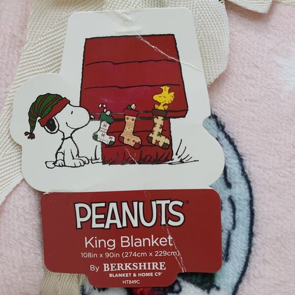 Peanuts Snoopy Plush King Blanket 108"x90" By Berkshire Holiday Pink Snow Globe - Picture 5 of 10